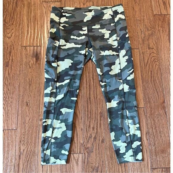 Lululemon 23” crop camo pocket leggings 12 - Picture 14 of 14
